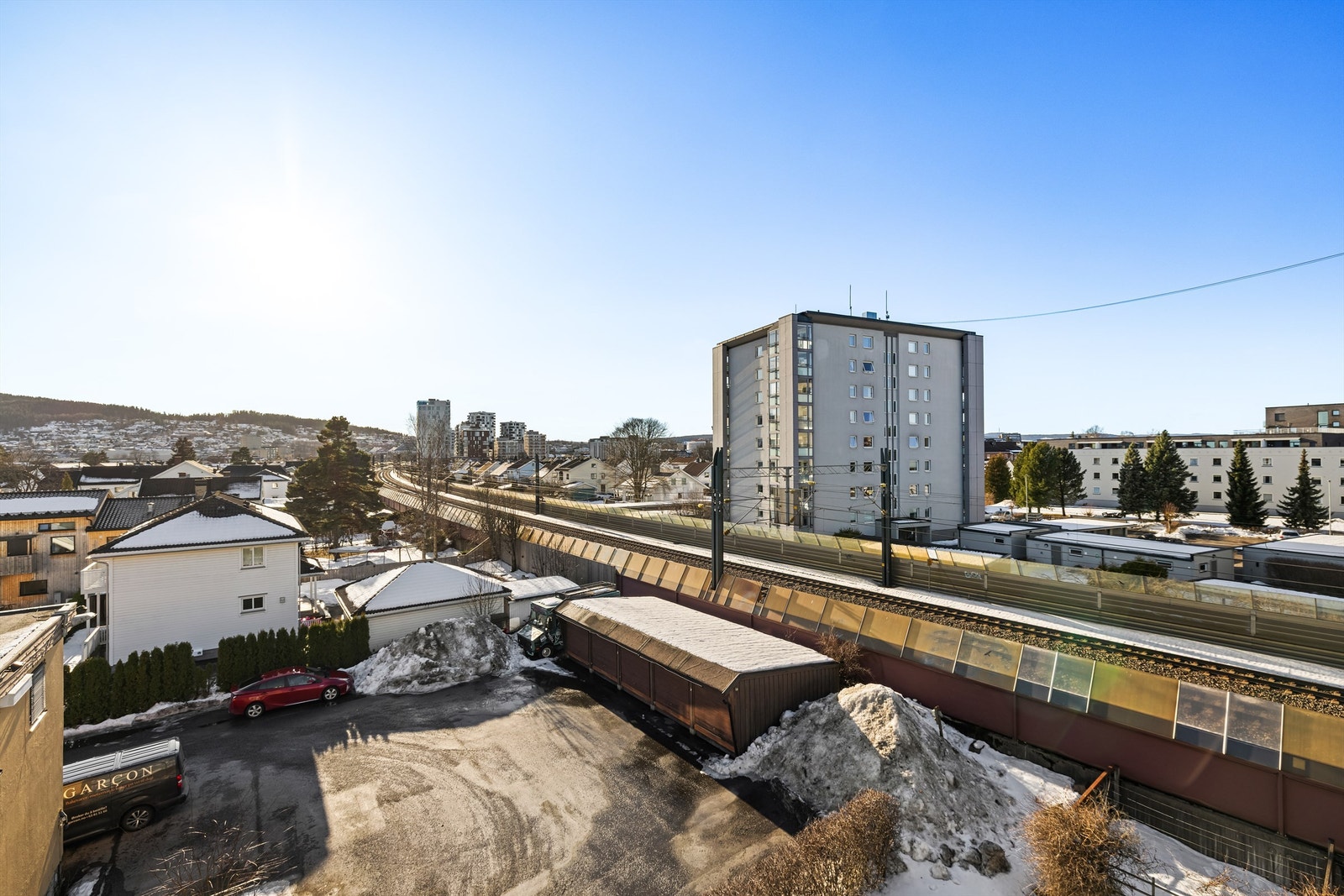 Med sentral beliggenhet er det gangavstand til Lillestrøm stasjon. Galleribilde