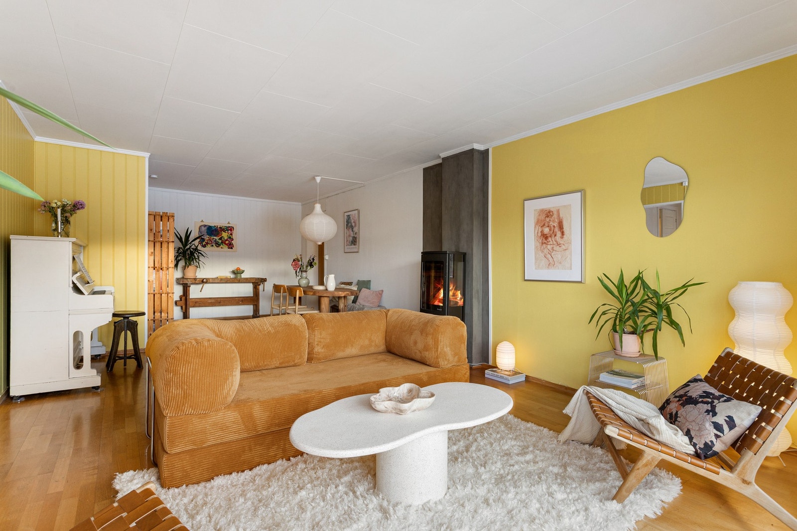 Det er gode møbleringsmuligheter i stuen hvor man får naturlig soneinndeling. Galleribilde