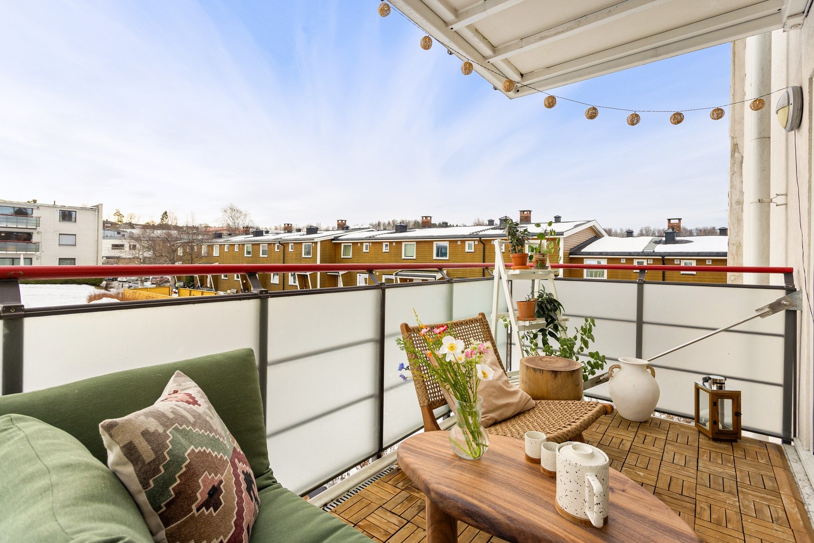 Her får du gleden av en herlig balkong på 6 kvm. Det er fin plass til loungemøblement og beplantning. Galleribilde