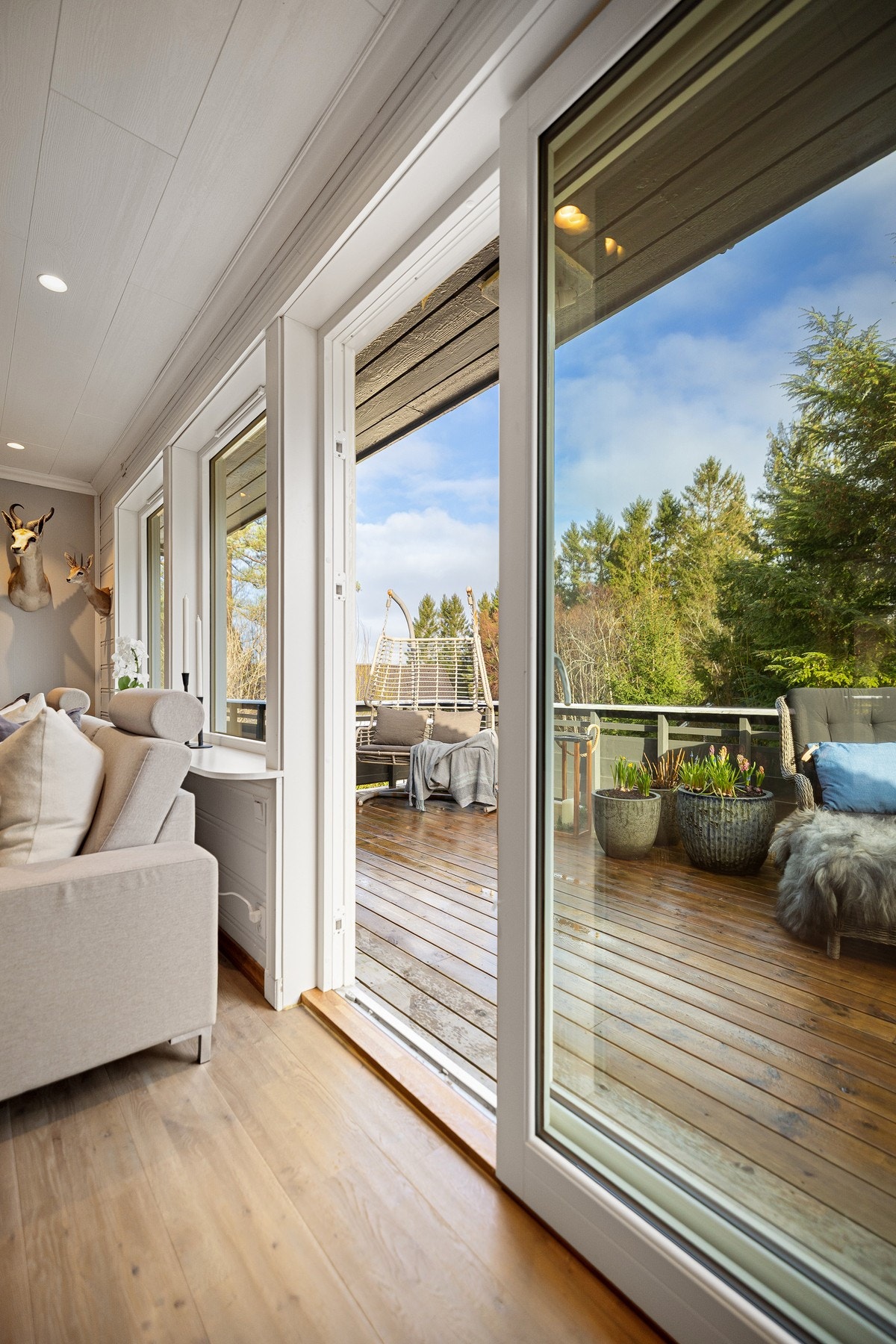 Terrassen er en herlig forlengelse av stuen på varme sommerdager. Galleribilde