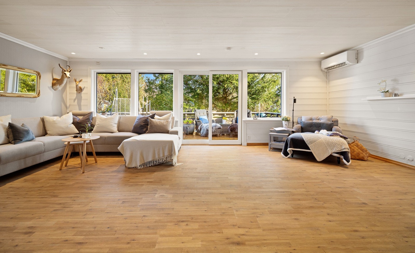 Det er 3 varmepumper i boligen. Disse er plassert i stue, entrê og kjellerstue. Galleribilde