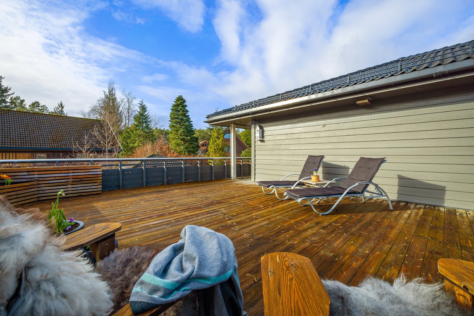 Med så stor terrasse er det god plass til å innrede i flere soner. Galleribilde