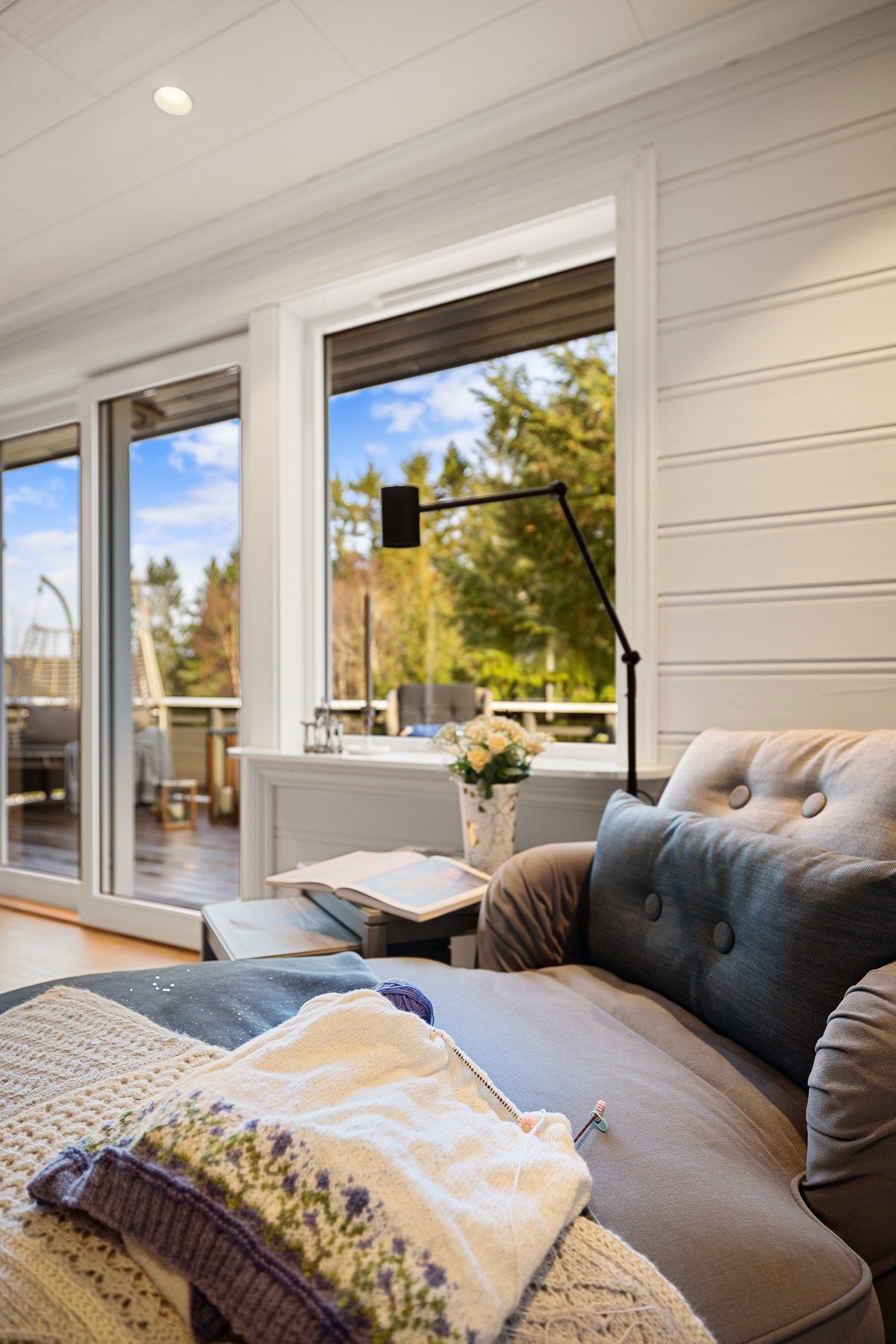 Herlig å kunne sitte her med strikketøyet eller en god bok. Galleribilde