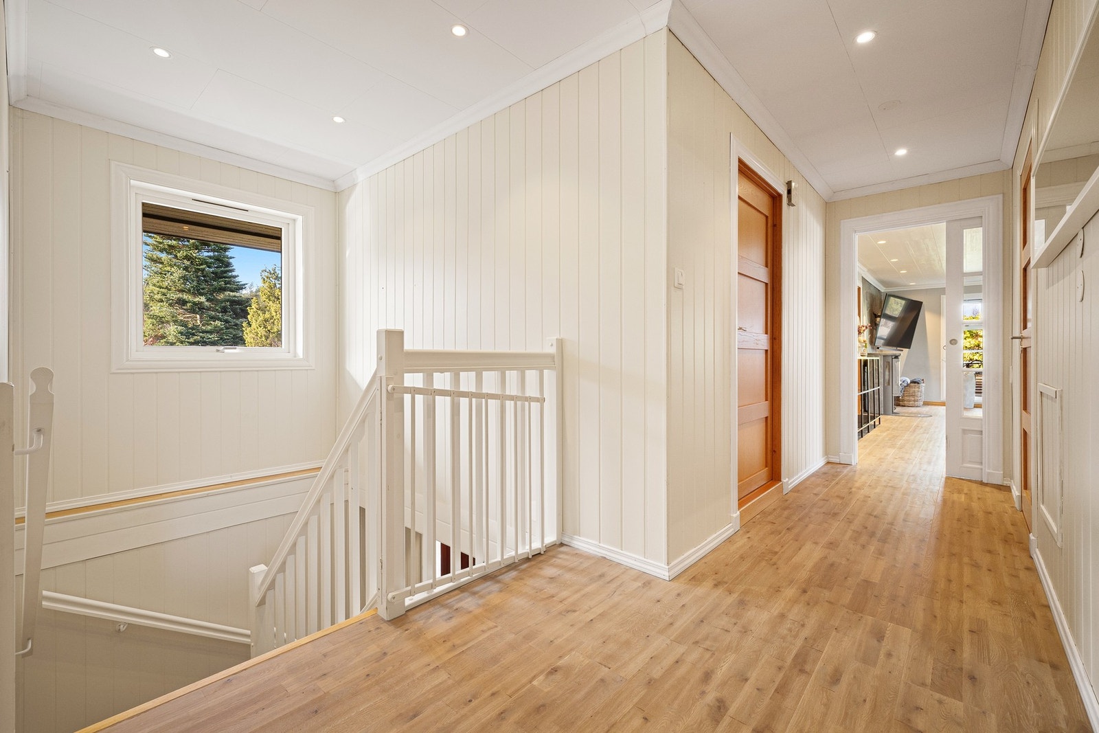 Vi starter i hovedetasjen. Galleribilde