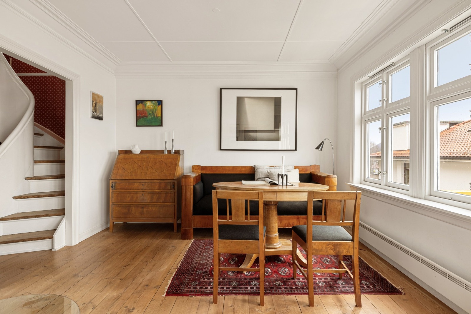 Vi beveger oss opp til 1. etasje og inn i stuen som måles til 22 kvm. Galleribilde