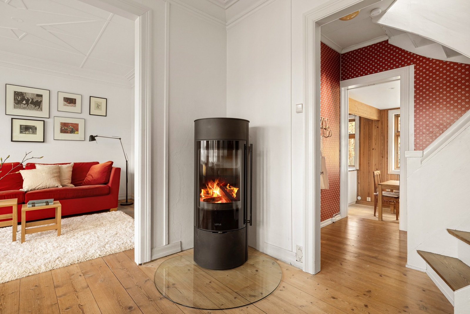 Det er også peis som varmer godt på kaldere dager. Galleribilde