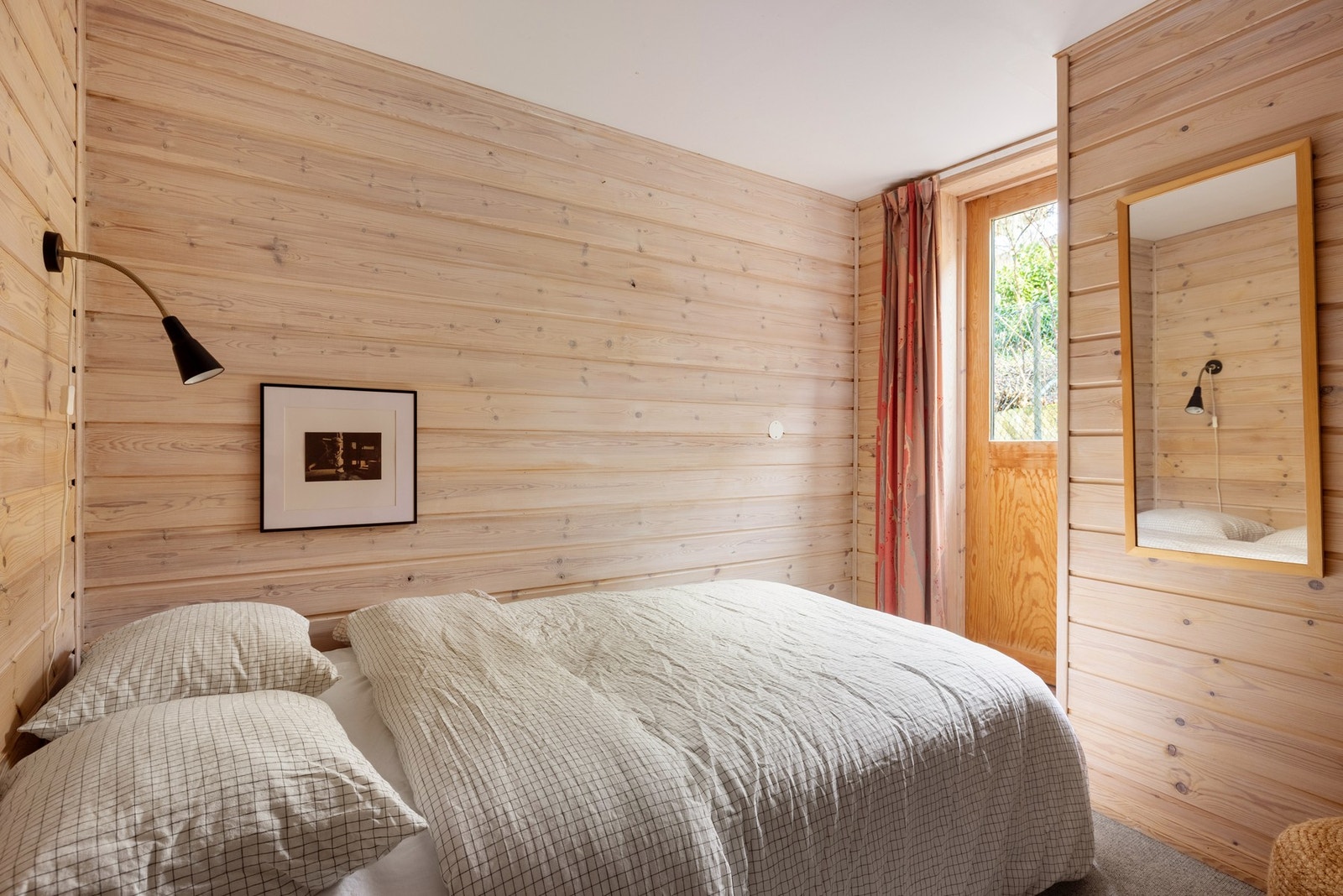 Her er det også god plass til seng, nattbord og garderobe. Galleribilde