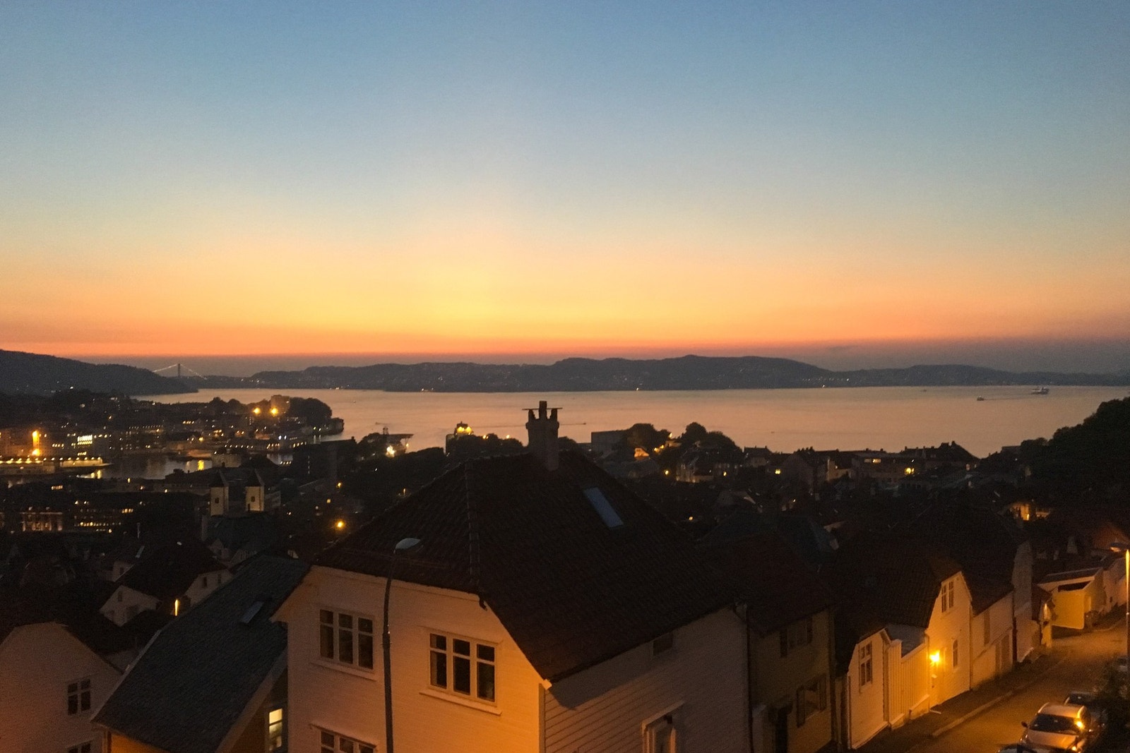 Selgers bilde av den nydelige utsikten på kveldstid. Galleribilde