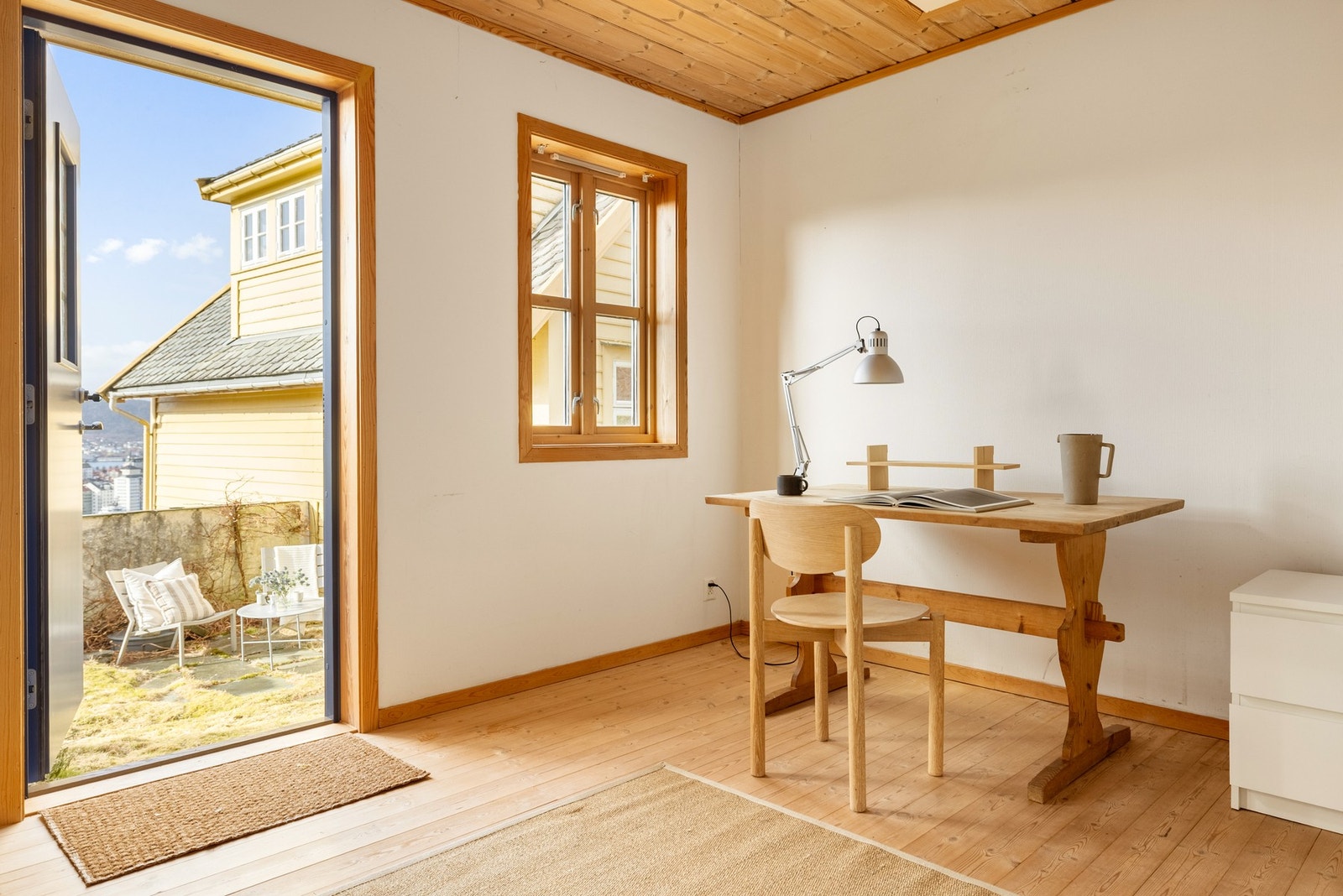 Annekest måles til totalt 23 kvm. og er delt opp i to - en mindre bod og ett kontor/hobbyrom/gjesterom. Galleribilde