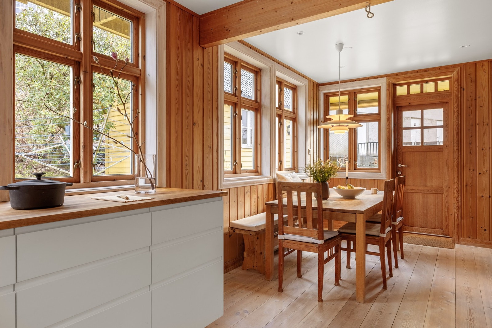 Kjøkkenet måles til 17,5 kvm. og har god plass til en spisegruppe. Galleribilde