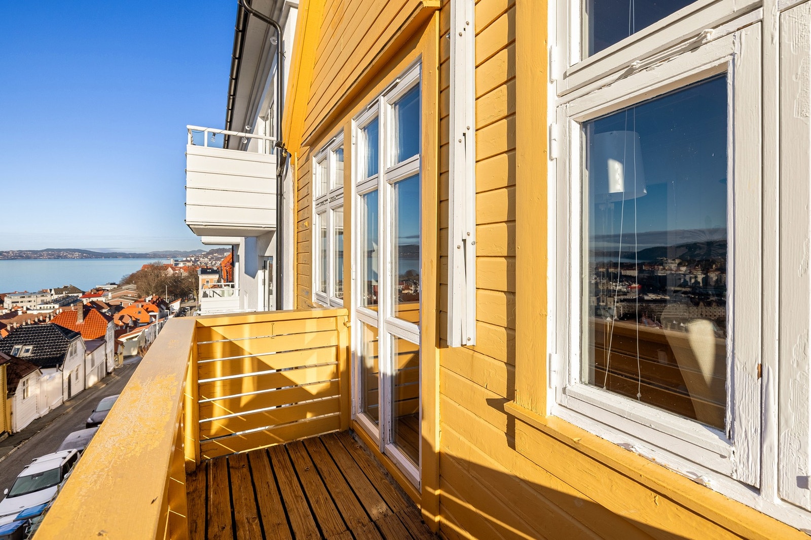 Det er plass til å møblere med en koselig sittegruppe. Galleribilde