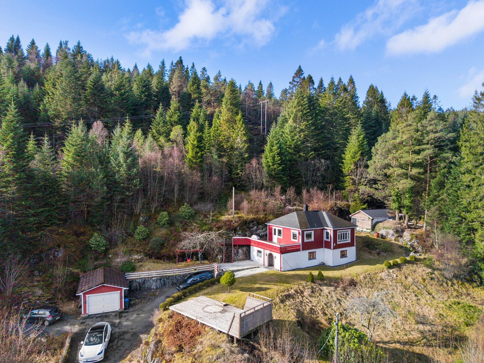 Radøyvegen 246 presenteres av EIE eiendomsmegling, ved Preben Vatne (Foto: Mats Lie) Galleribilde