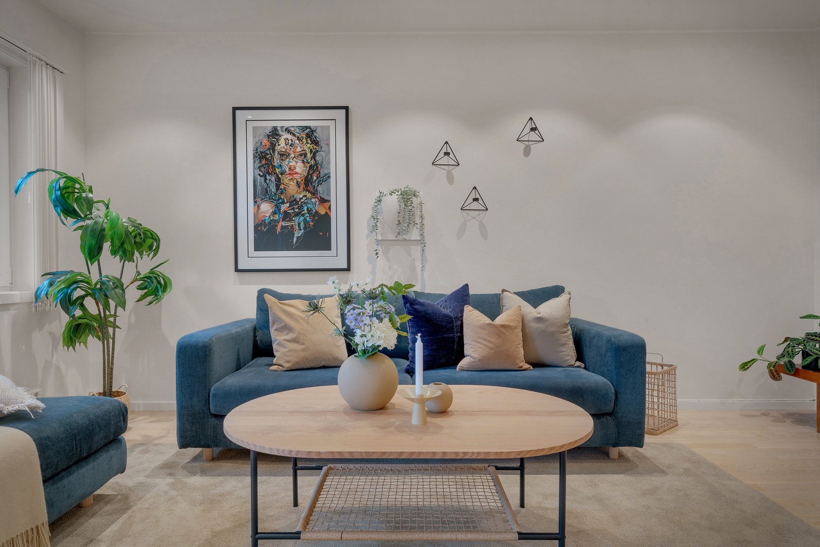 - Stue/kjøkkenløsningen på hele 32 m² har god plass til både sofa- og spisegruppe - Galleribilde