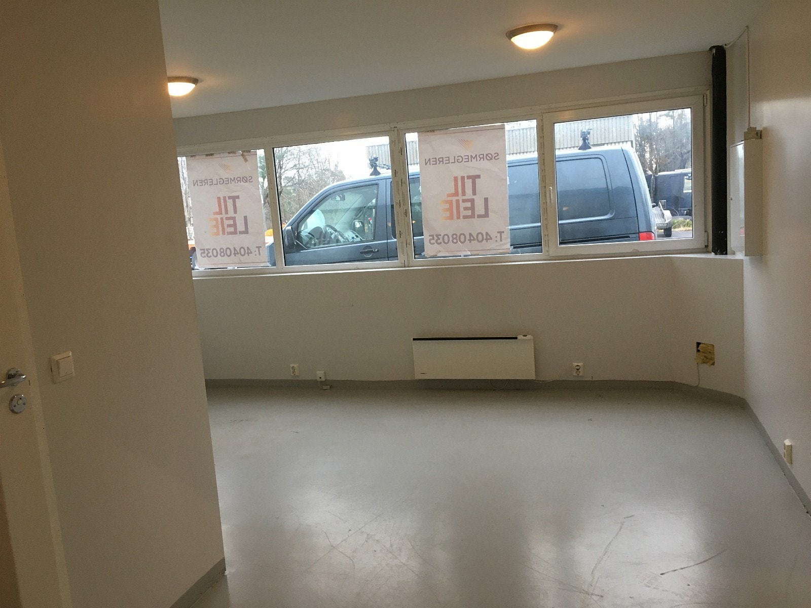 Lyse trivelige kontrolokaler Galleribilde