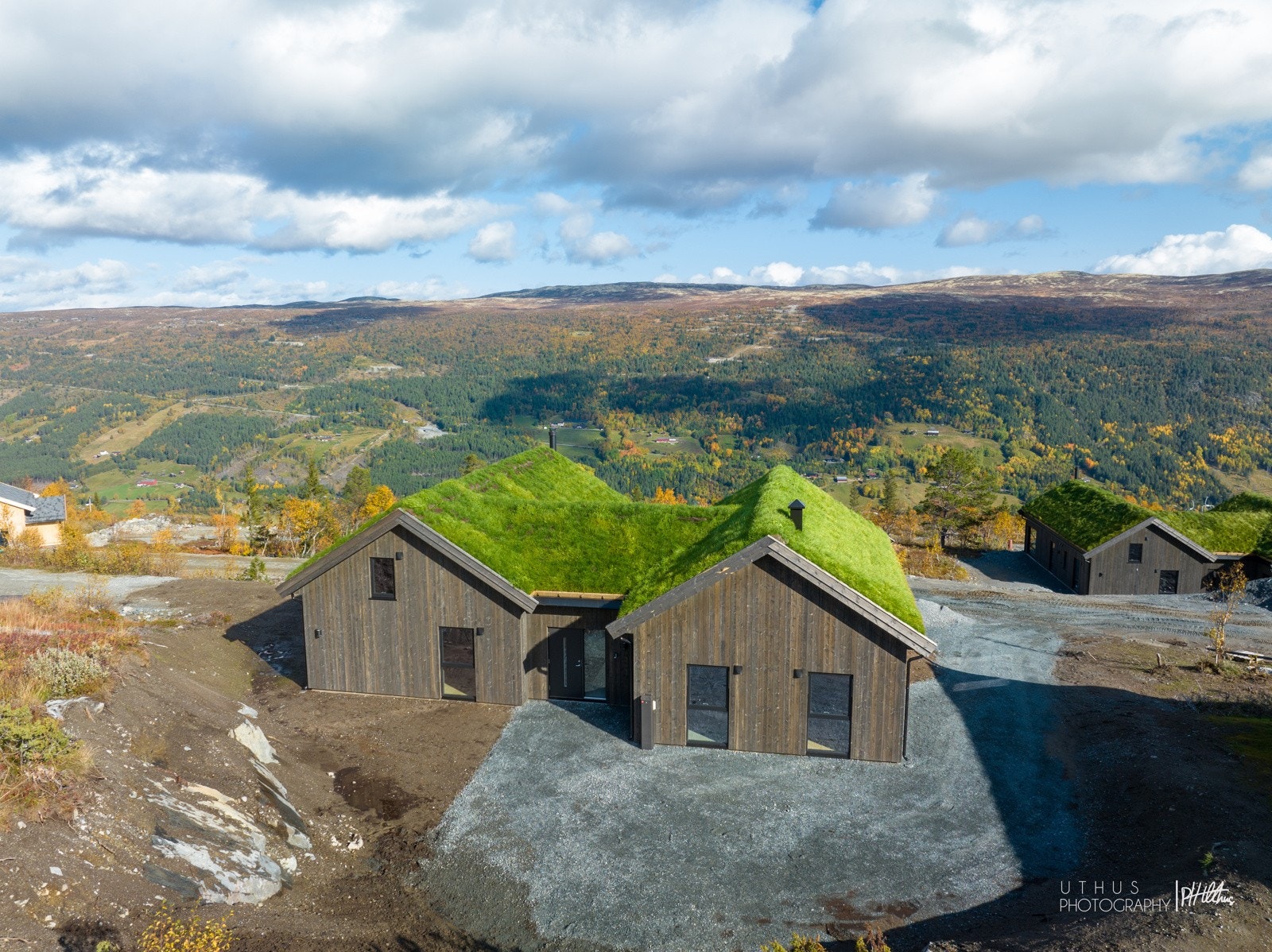 Hytta ligger ca. 1000 moh med storslag utsikt over Dagalifjell og Numedalen Galleribilde