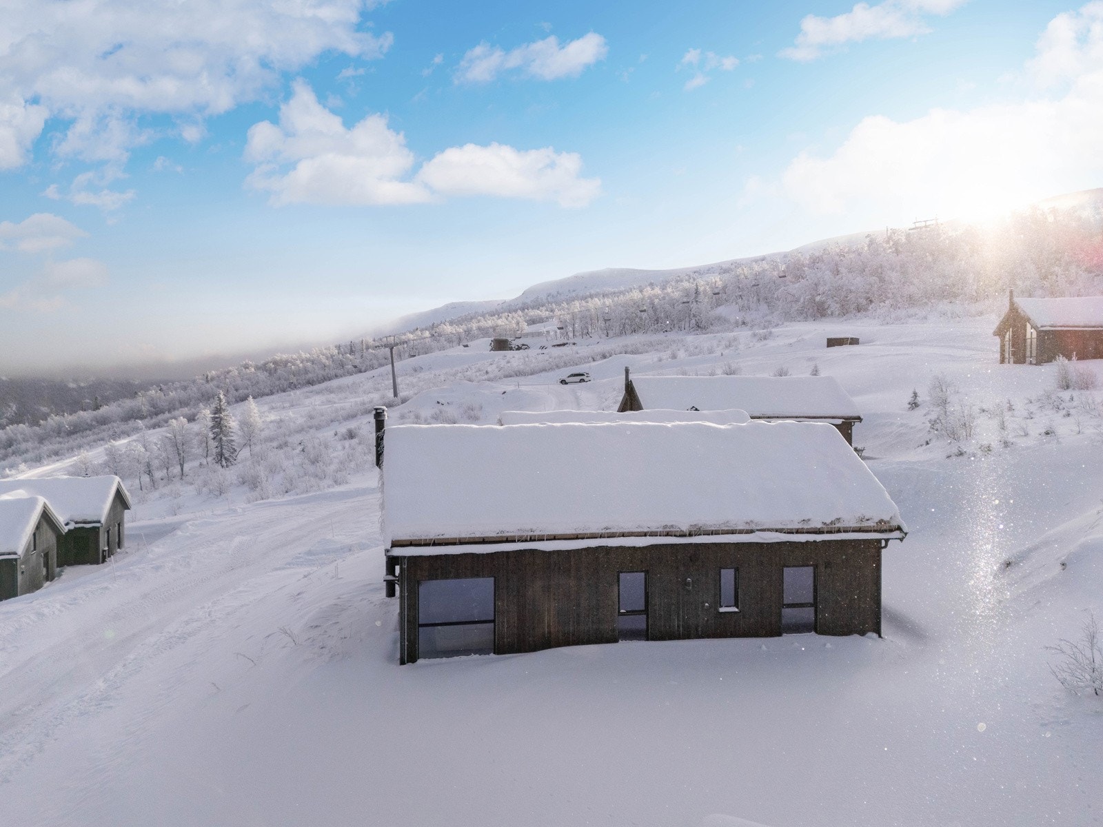 Hytta ligger ca. 1000 moh med storslag utsikt over Dagalifjell og Numedalen Galleribilde