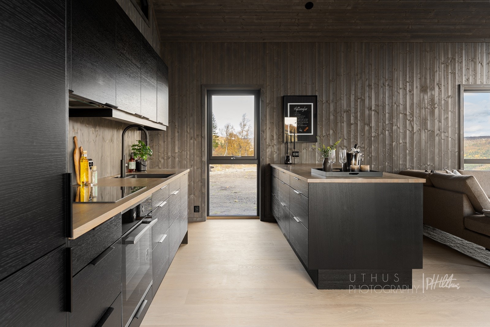 Masse skap- og benkeplass Galleribilde