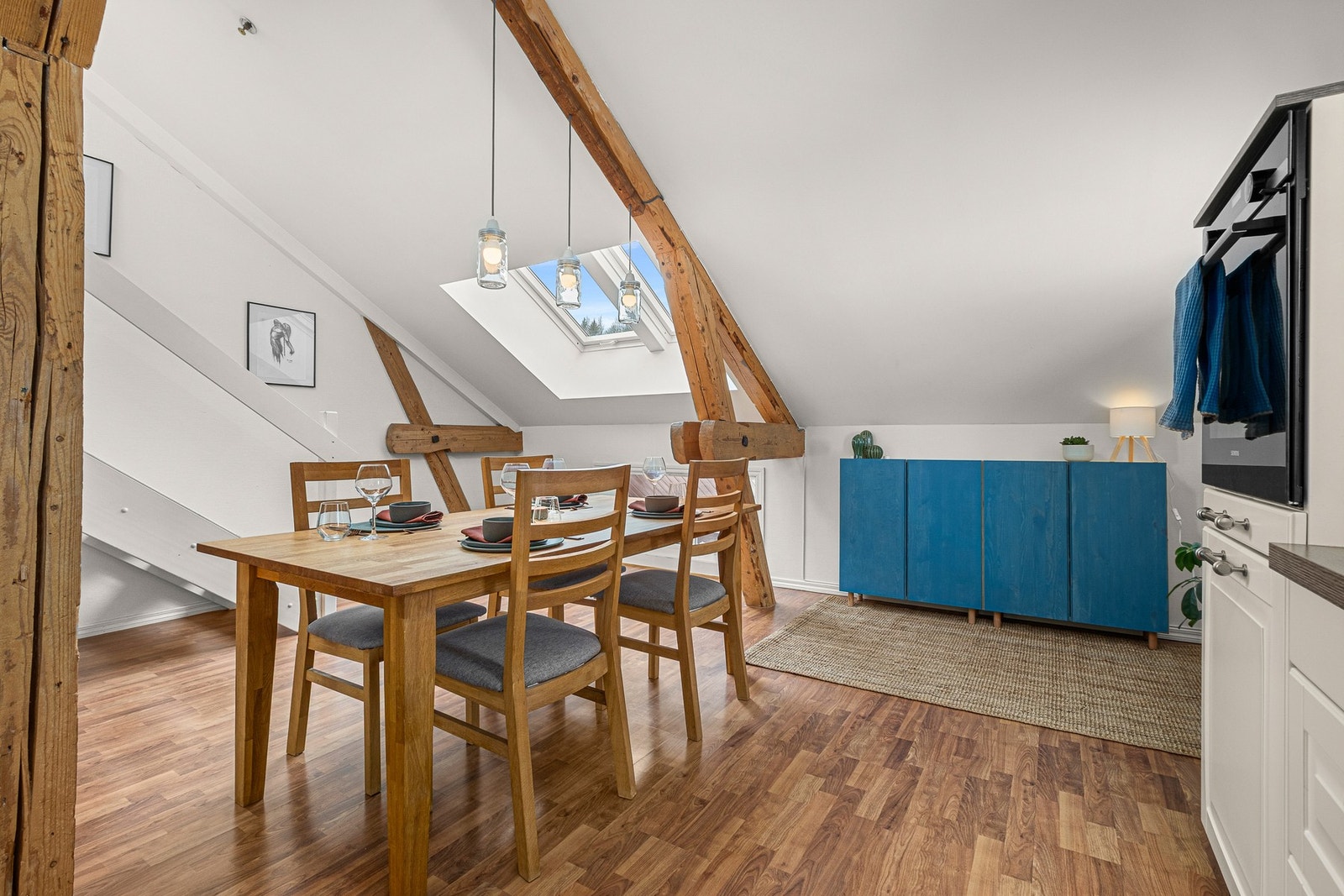 Boligen har en åpen stue/kjøkken løsning på 26 kvm. Galleribilde