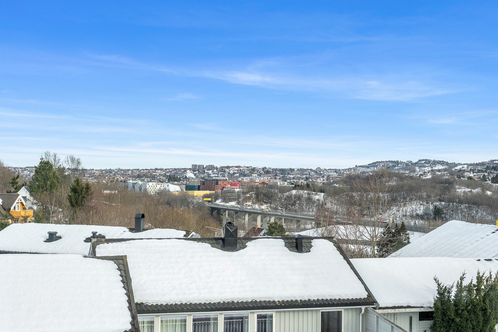 Utsikt ned mot Trondheim sentrum. Galleribilde