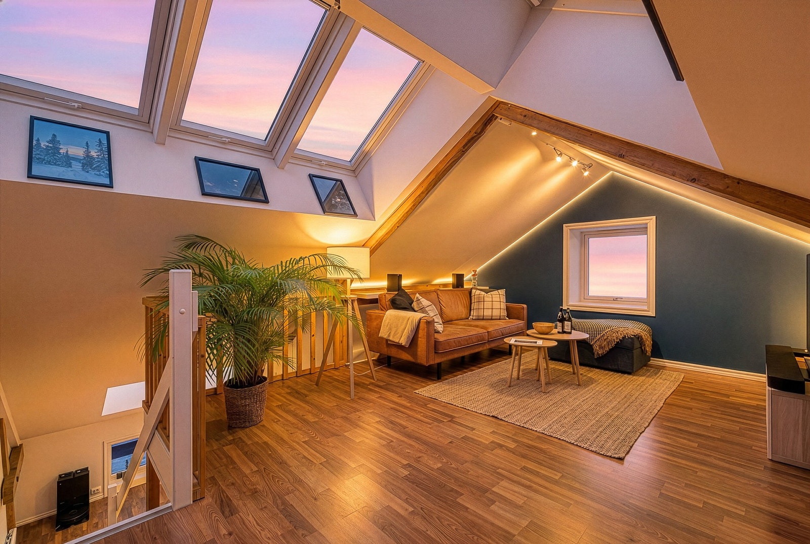 Oppe i 2. etasjen finner man denne flotte stuen! Galleribilde