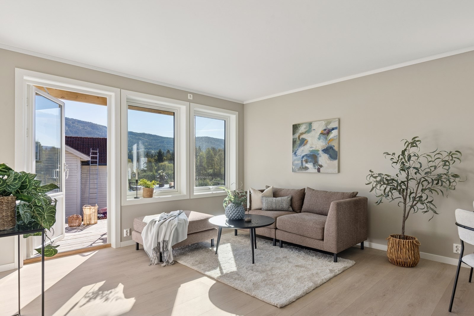 Splitter ny 3-roms selveierleilighet med solrik terrasse og meget sentral beliggenhet Galleribilde