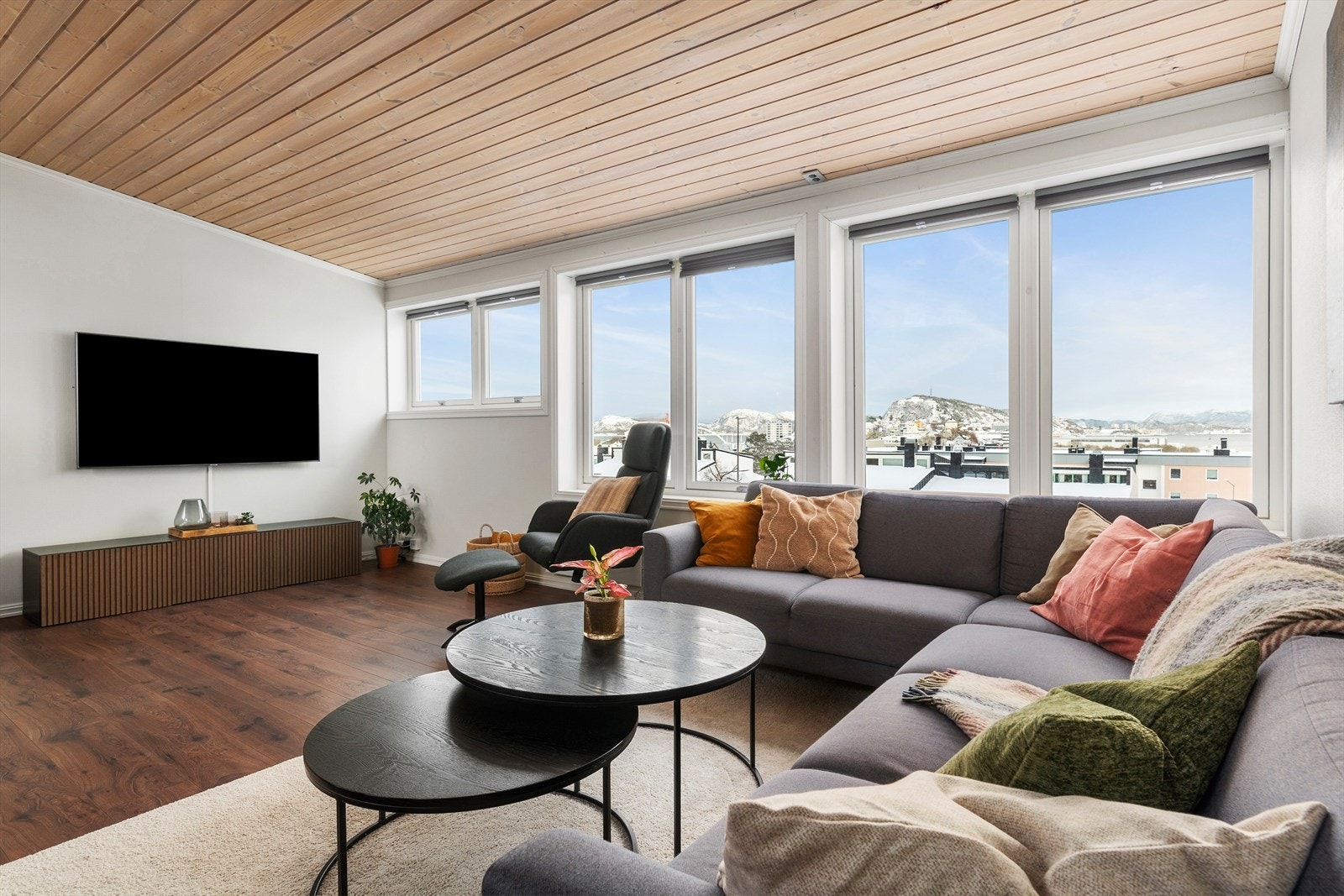 - med store vindusflater mot øst, som gir mye lys og lite innsyn. Galleribilde