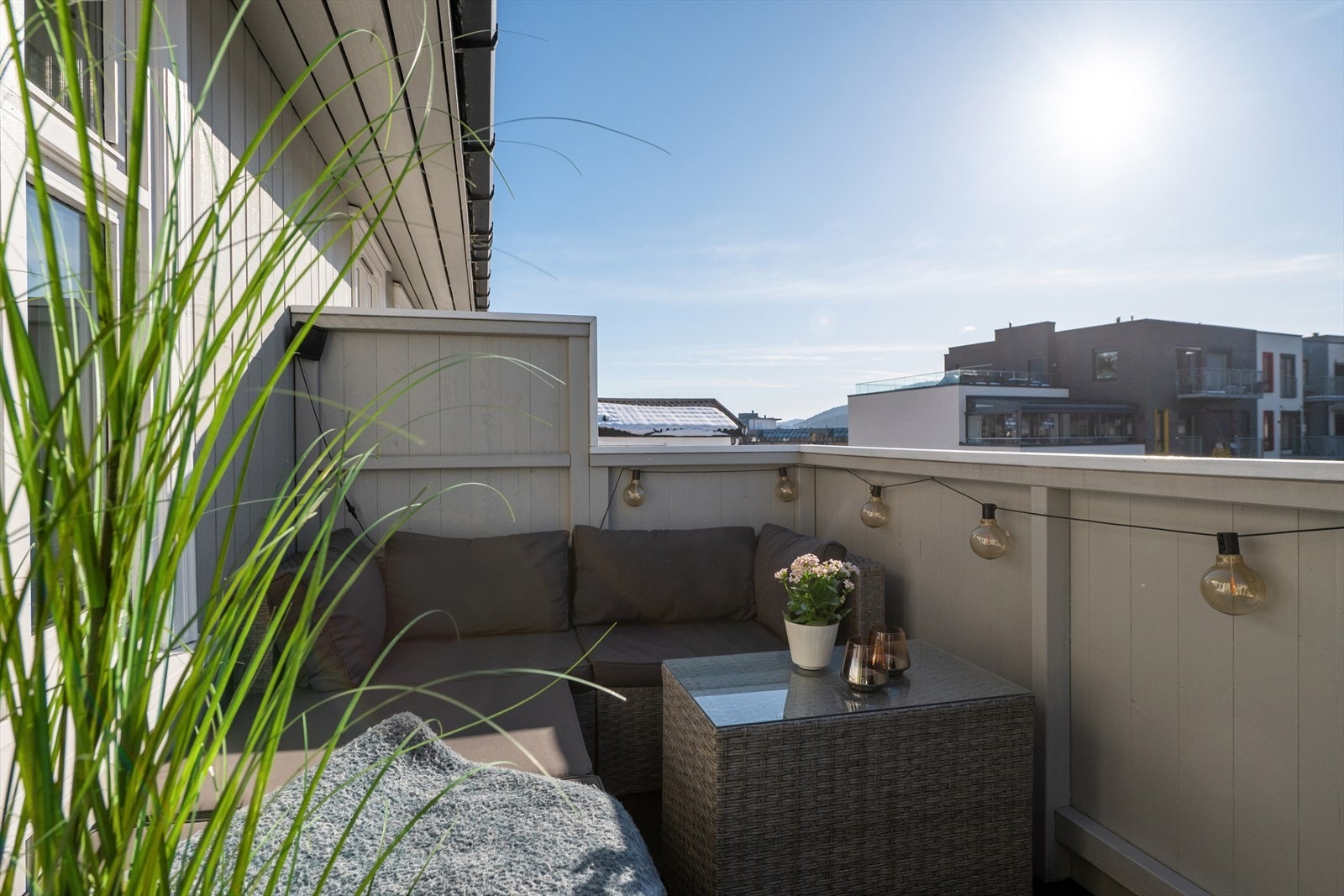 Nyt lange soldager i godt selskap, eller alene med en god bok. Galleribilde