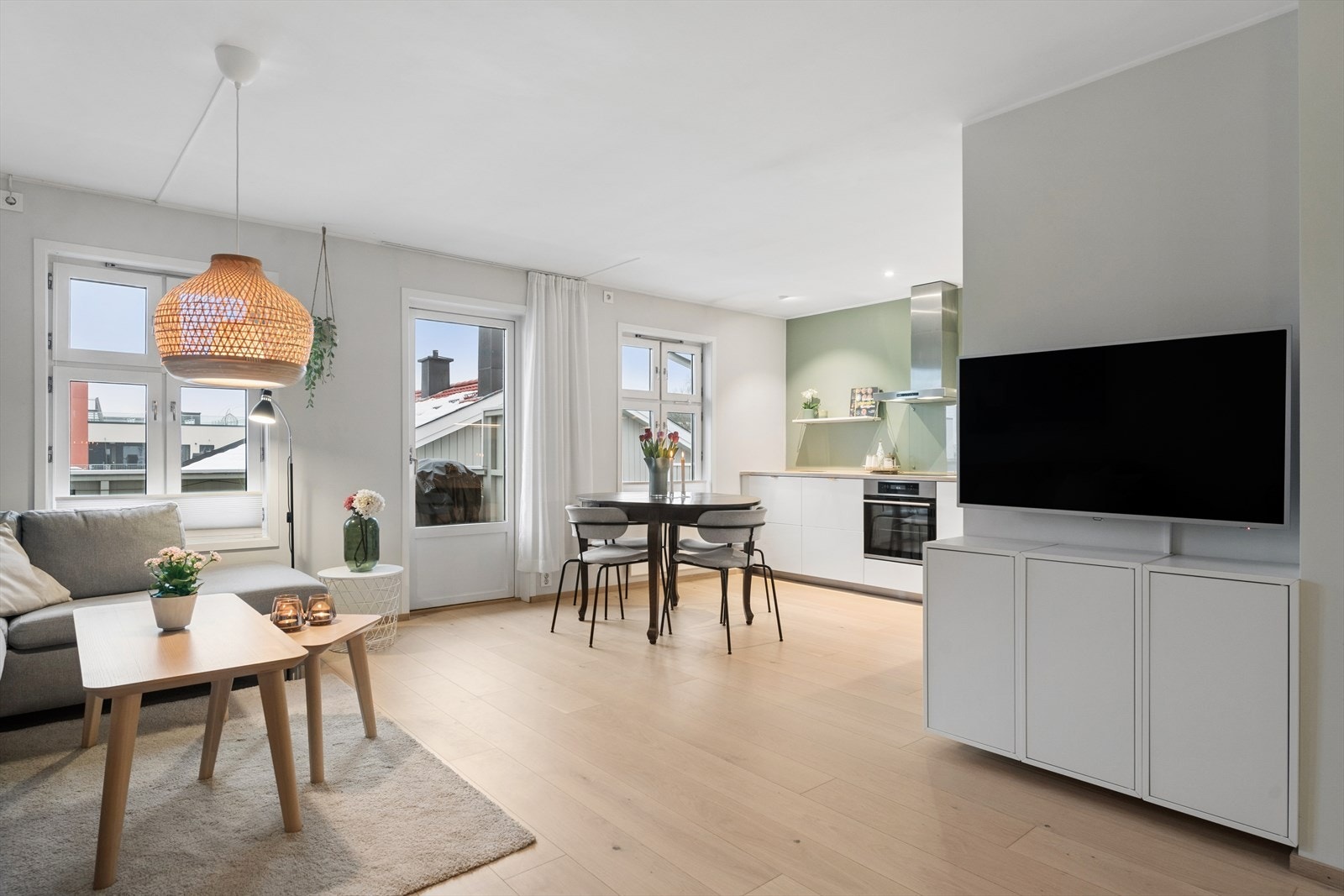 TV-en kan med fordel plasseres mot/på vegg. Galleribilde