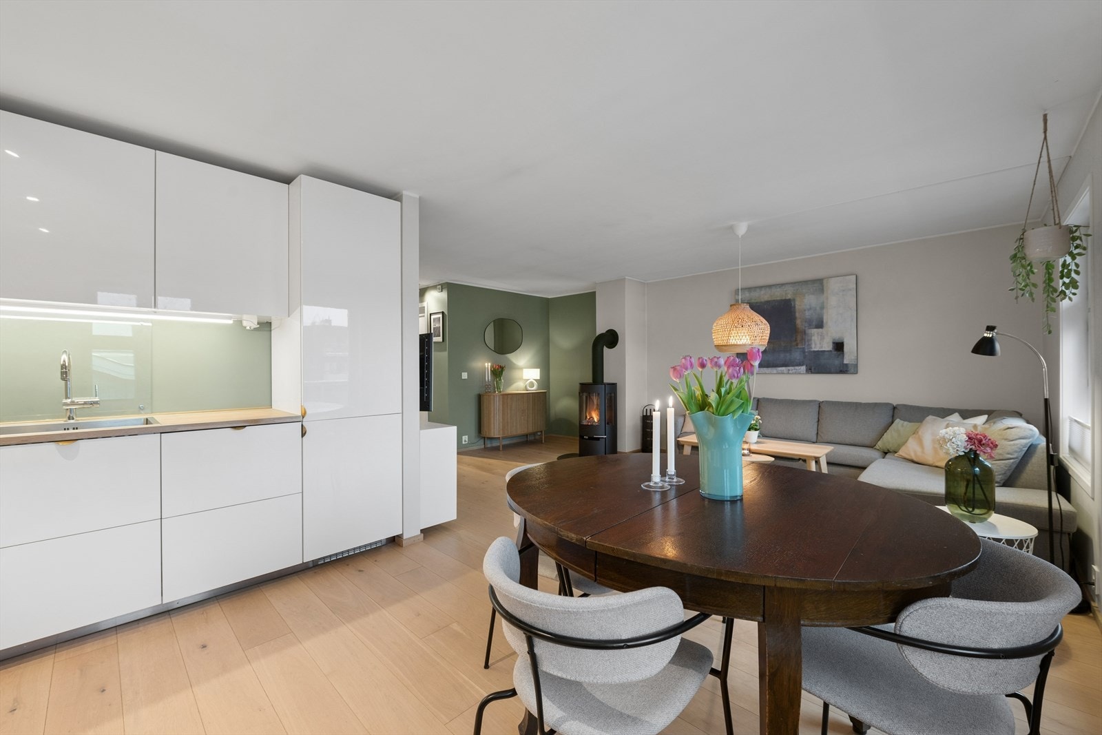 Alt i alt et svært funksjonelt og godt kjøkken som innbyr til herlige smaksopplevelser. Galleribilde