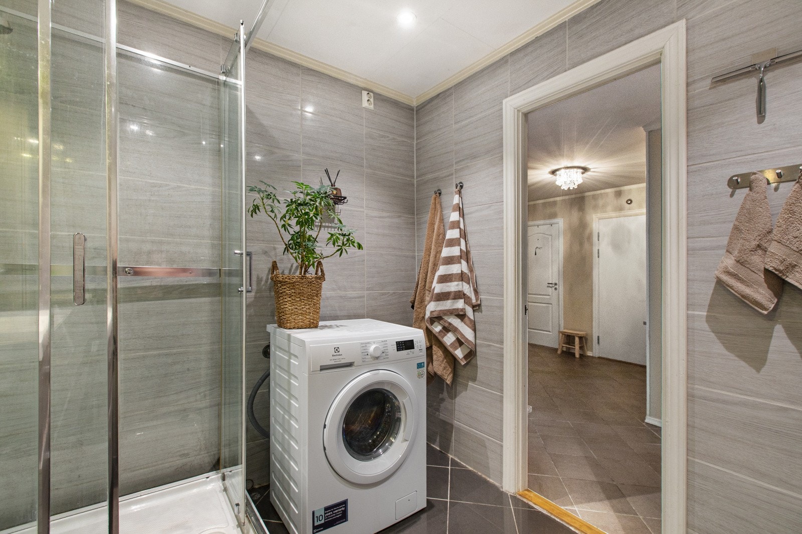 I rommet er det også plassert en varmtvannsbereder på ca. 200 liter fra 2010. Galleribilde