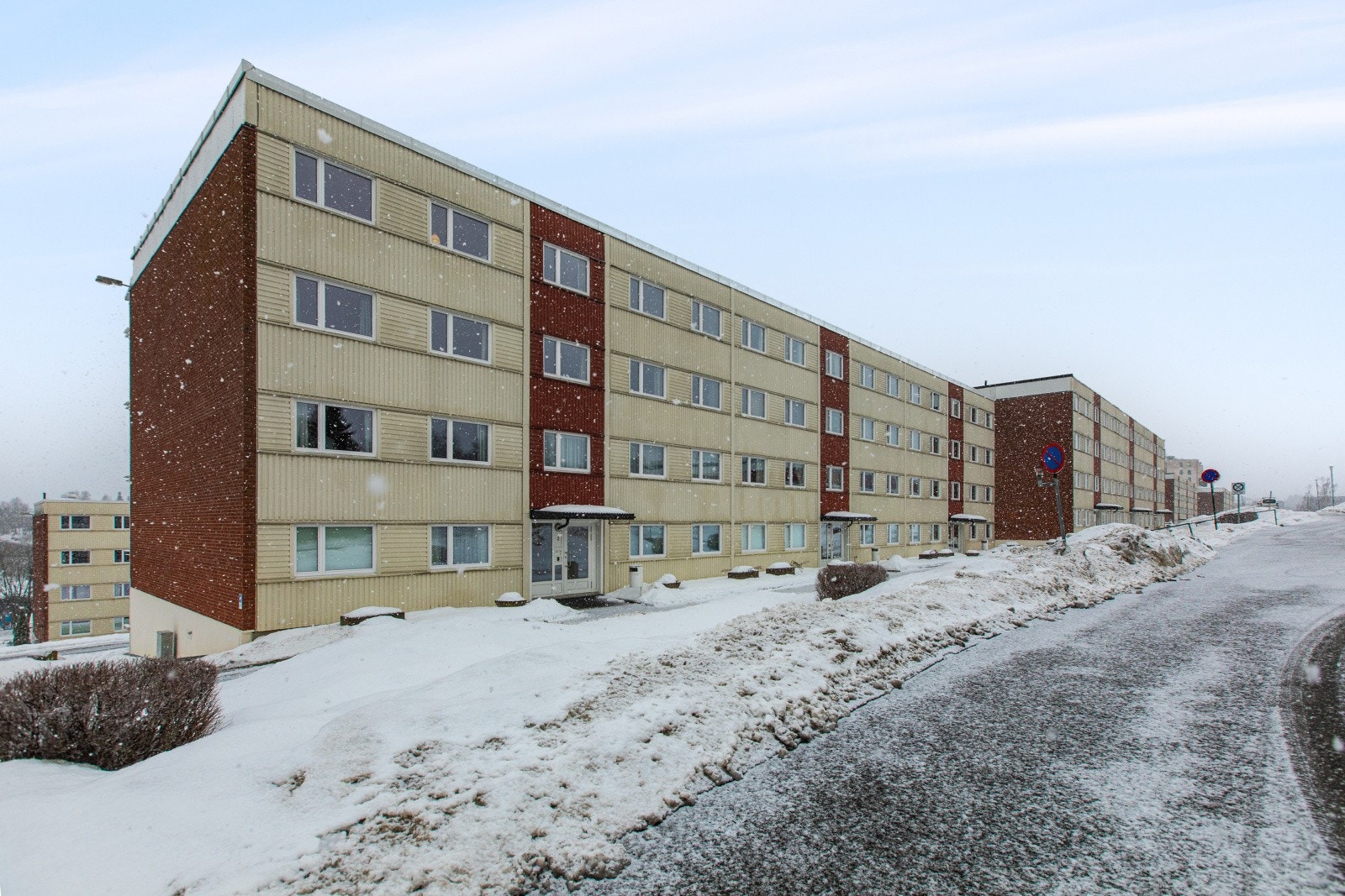 Leiligheten ligger svært sentralt i Lørenskog med kort vei til Triaden, flotte turmuligheter og gode bussforbindelser. Galleribilde