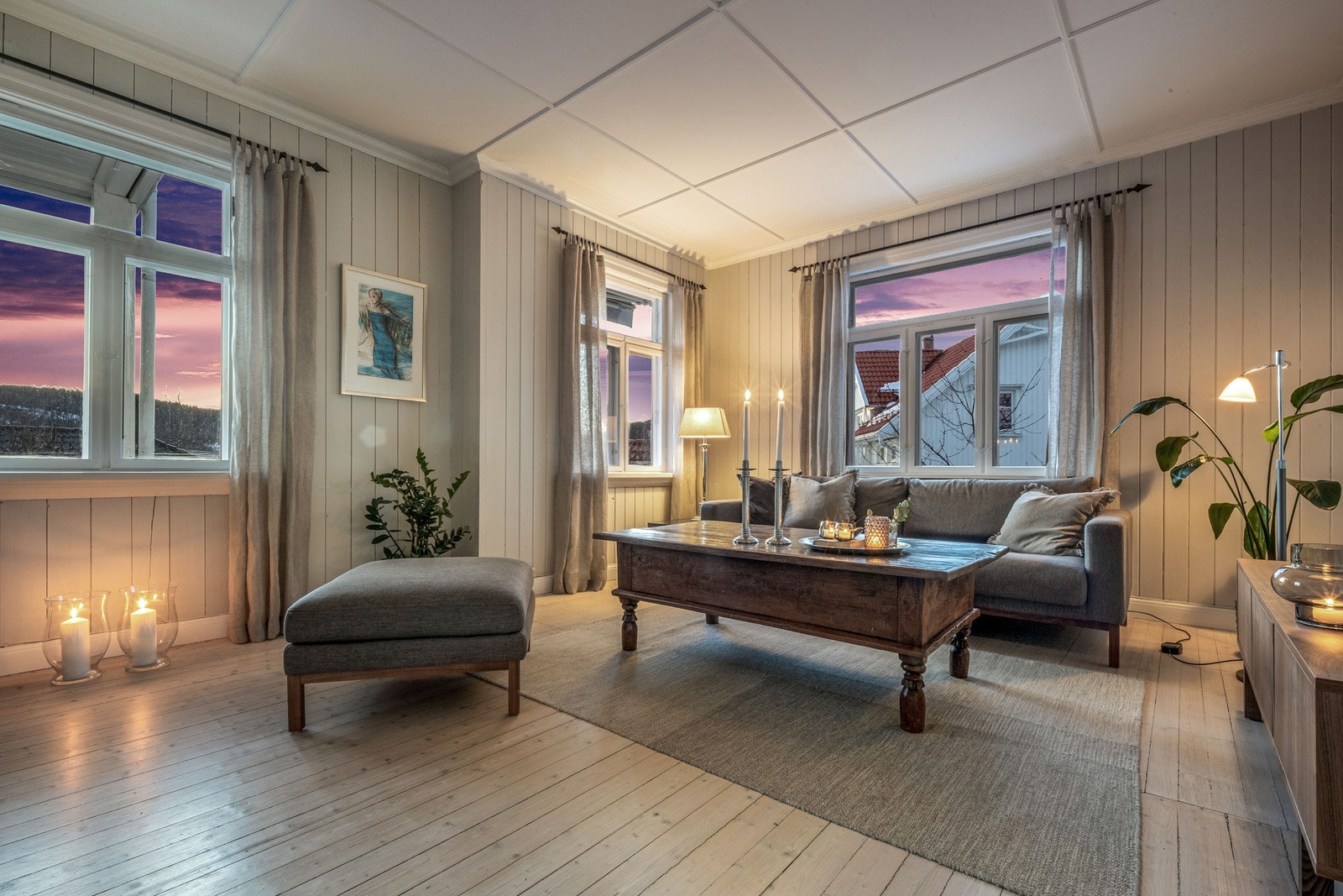 Høyt under taket med originalt rutet tak. Galleribilde