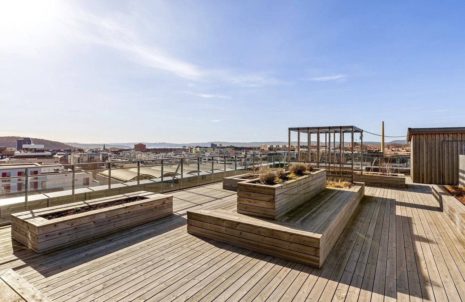 Stor felles takterrasse i 5.etasje. Her kan man nyte den flotte utsikten. Galleribilde