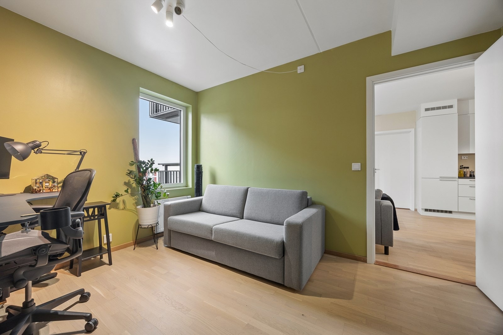 Soverommene er praktisk plassert på hver sin side av stuen. Galleribilde