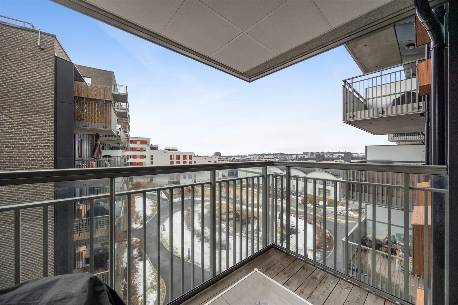 Fra stuen er det utgang til sørvendt balkong med gode solforhold. Galleribilde