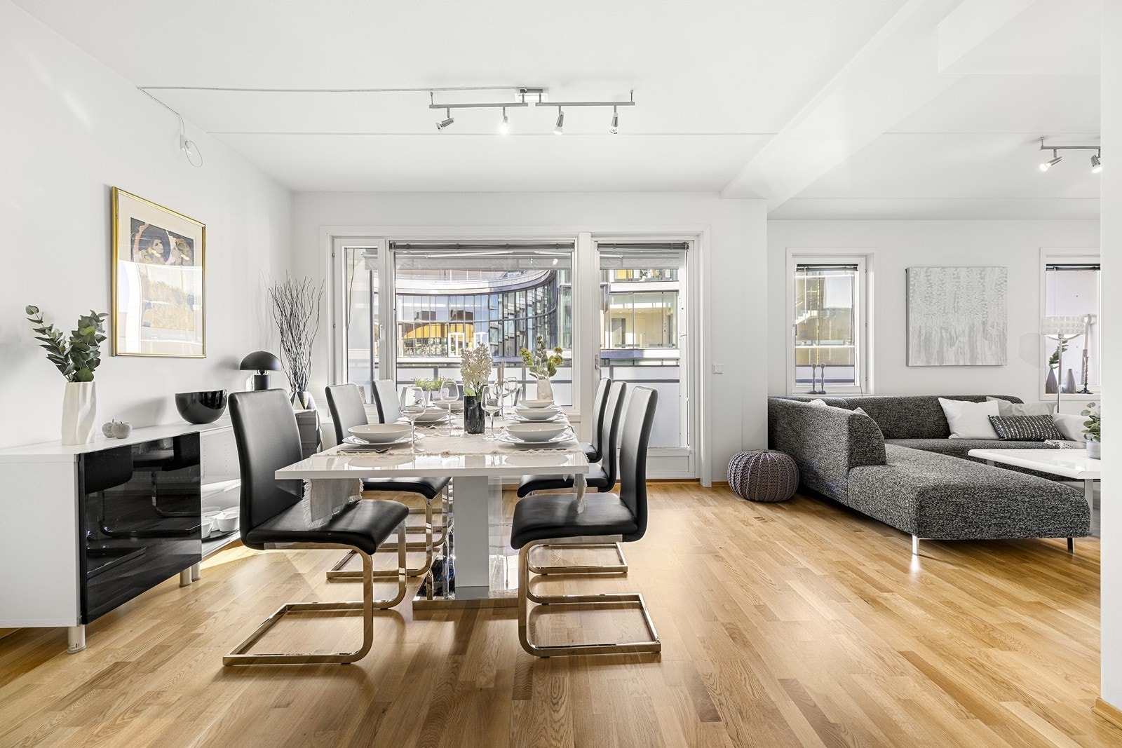 Her kan alt av mat nytes med flott utsikt. Galleribilde