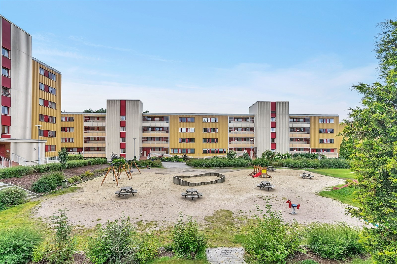 Nærliggende lekeplass for de minste. Galleribilde