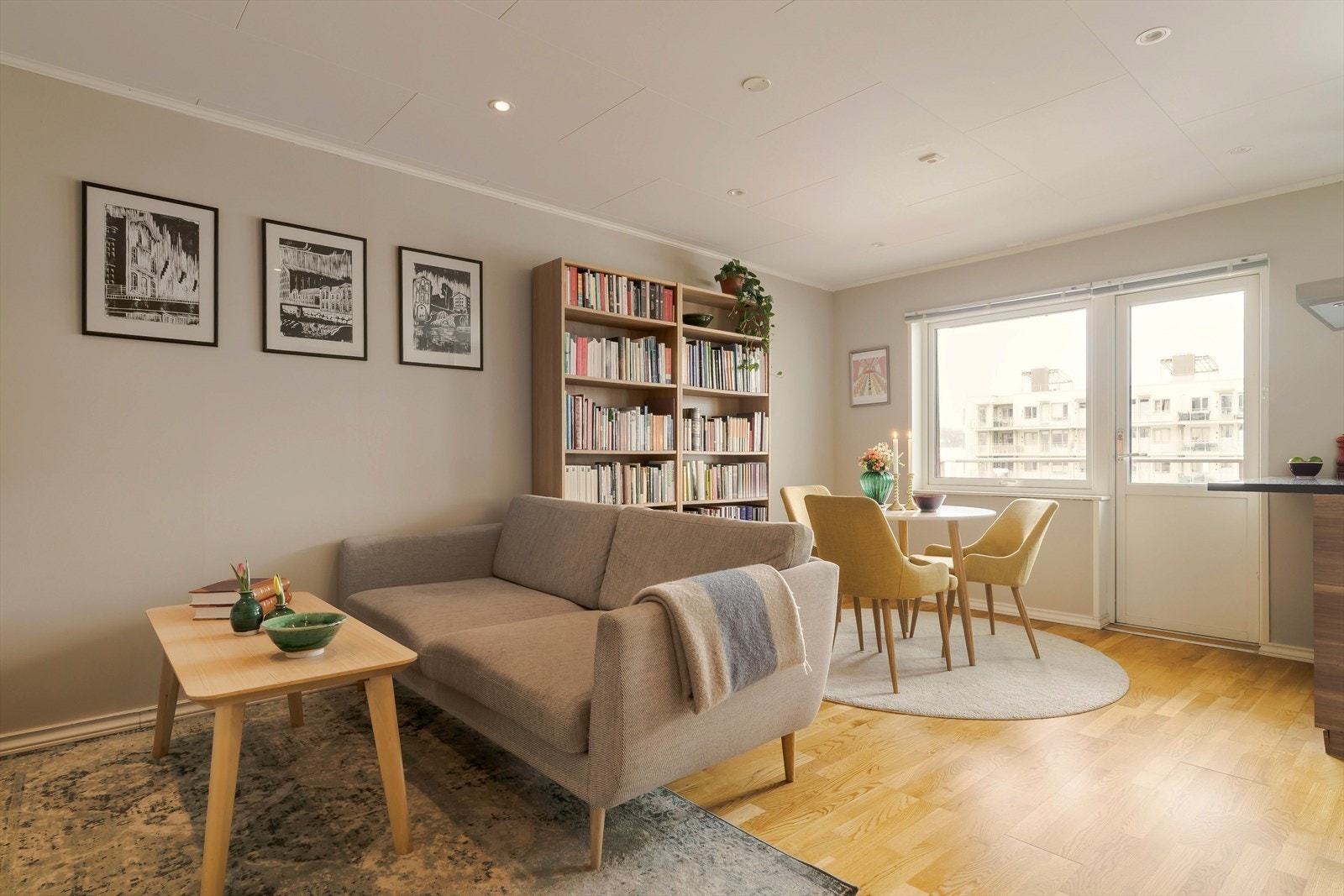 Vinduer og balkongdør er byttet i 2008 og har fått TG1 av takstmann. Galleribilde