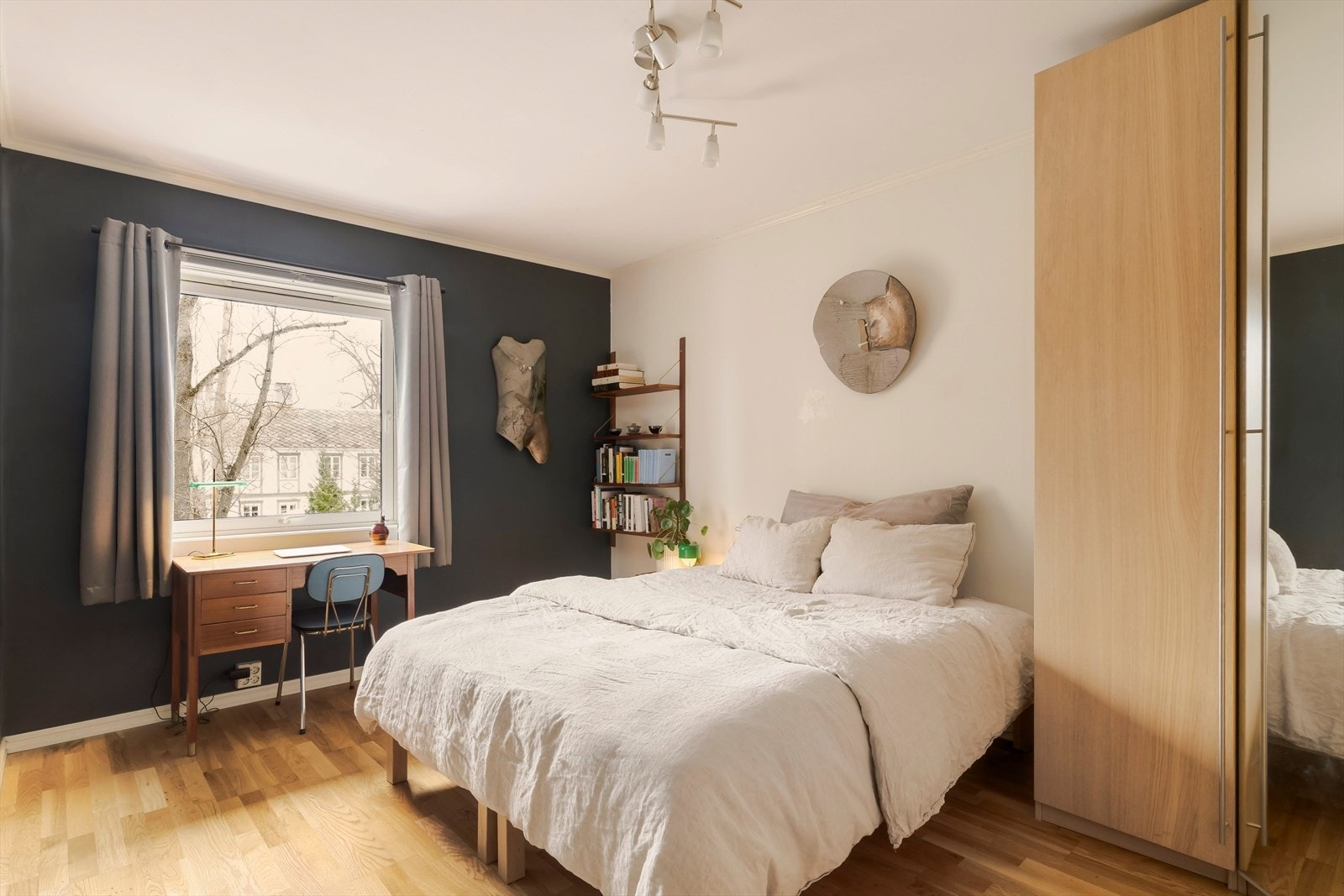 Romslig hovedsoverom på hele 14,5 kvm. Galleribilde