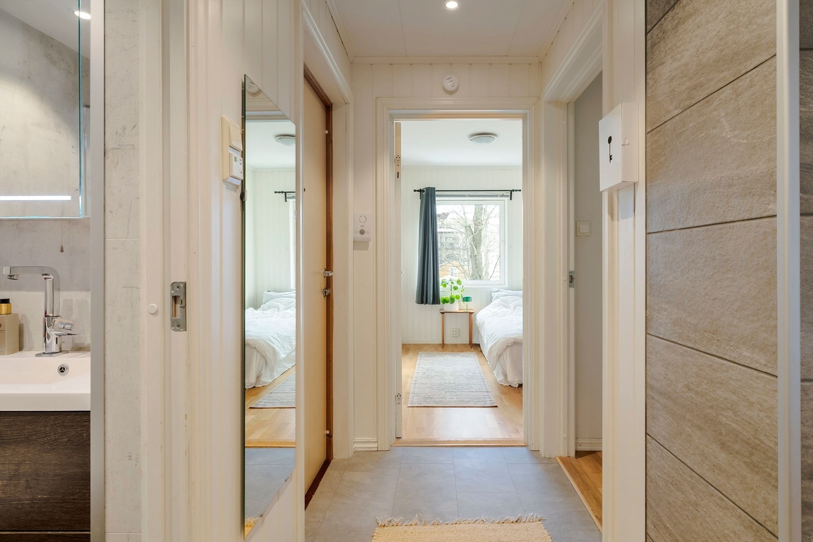 Leiligheten har rikelig med lagringsplass i 2 boder på loft, og en i kjeller. Galleribilde