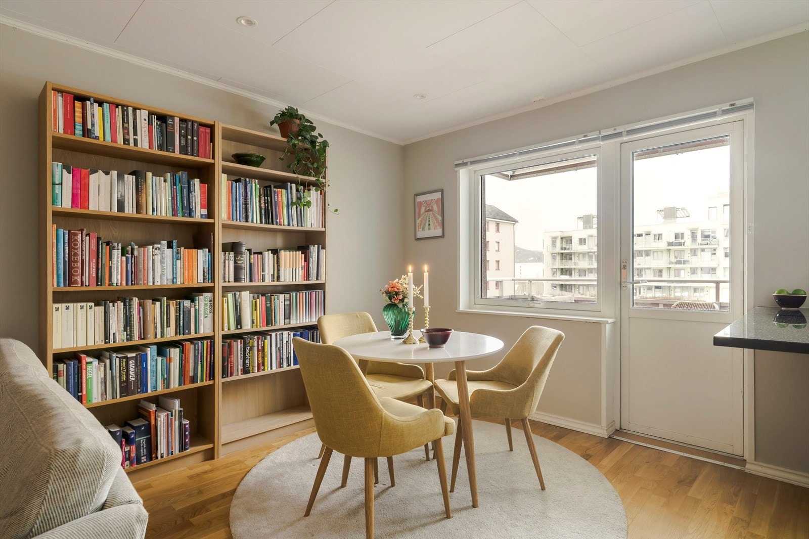 Veldrevet borettslag med "alt" inkludert i felleskostnadene på kr. 4 378,-. Galleribilde