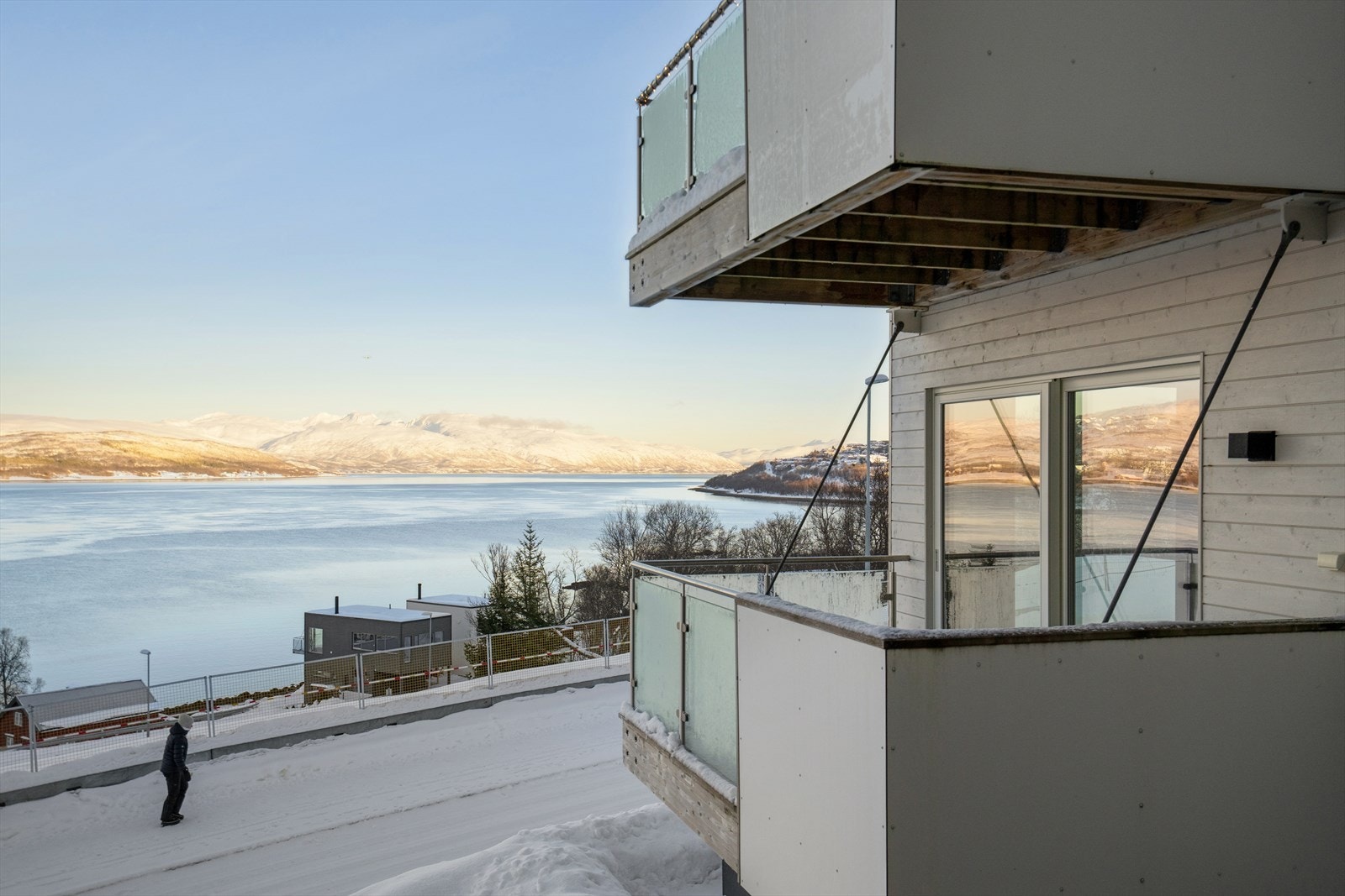 Rolig og vakker havutsikt mor nord-vest, og vestvendt veranda. Galleribilde