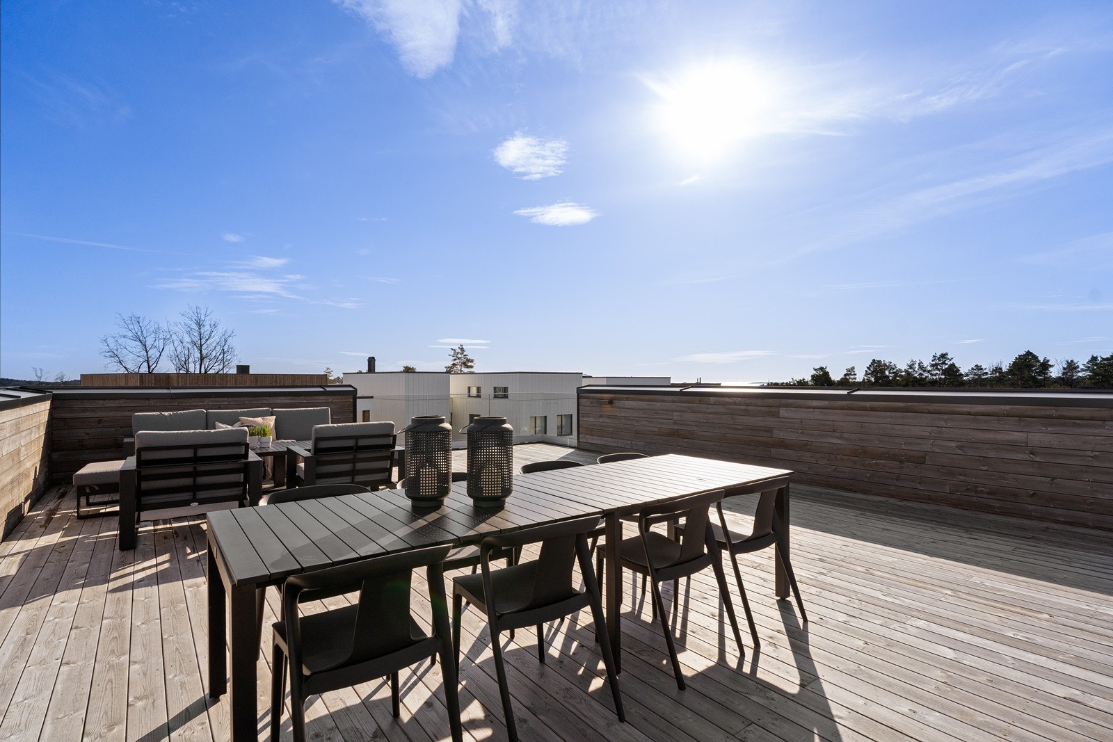 Takterrassen er av veldig god størrelse med fantastiske solforhold! Galleribilde