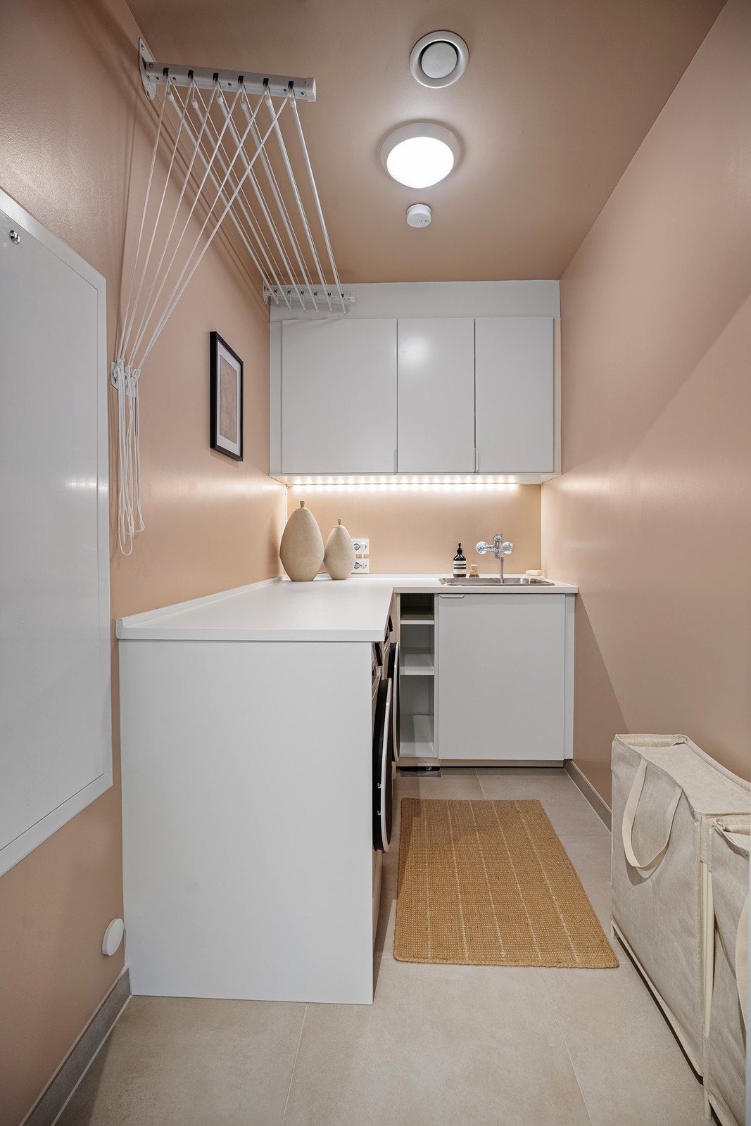 Boligen har også separat vaskerom - kjempe praktisk! Galleribilde