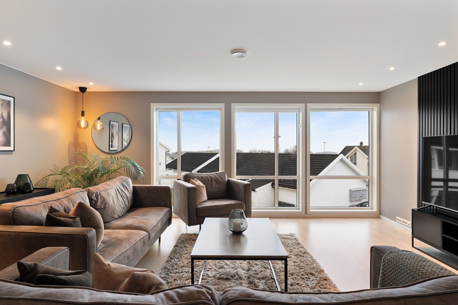 Stor stue som kan møbleres i flere soner. Galleribilde