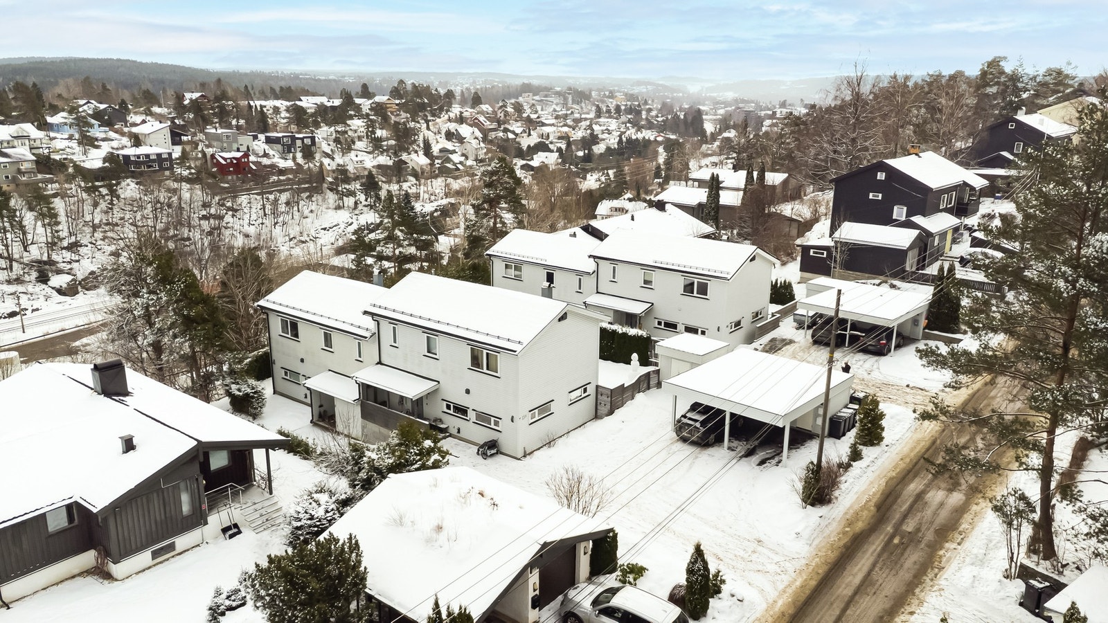 Boligen ligger i et meget barnevennlig og attraktivt boligområde på Myrvoll. Galleribilde