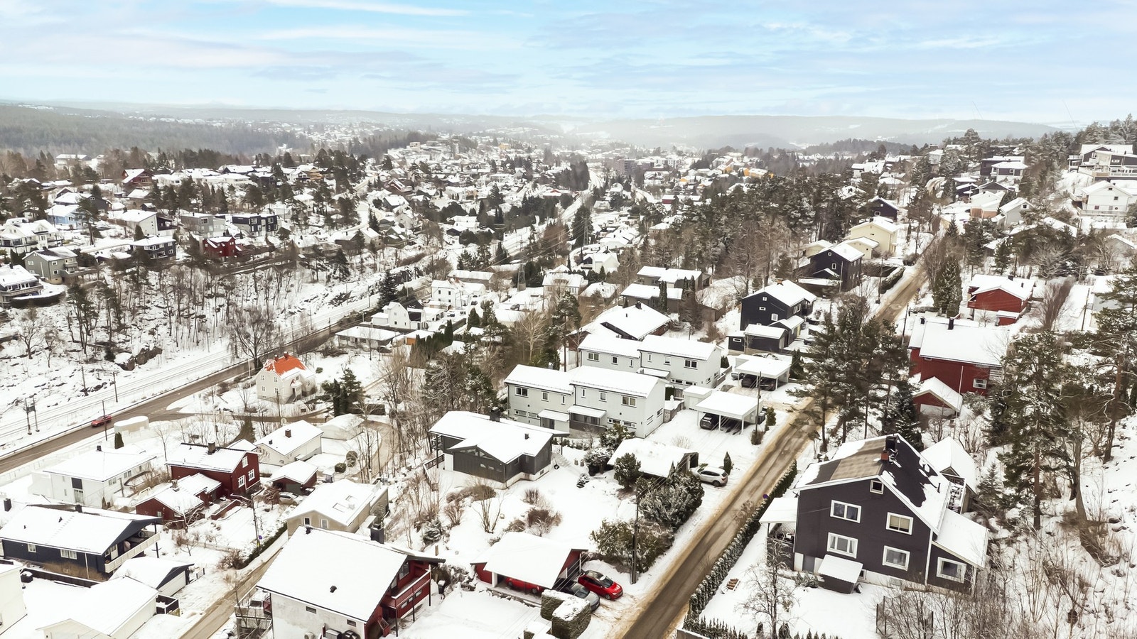 Det er kort vei til en rekke servicetilbud som skoler, barnehager, butikker og kollektivtransport. Galleribilde