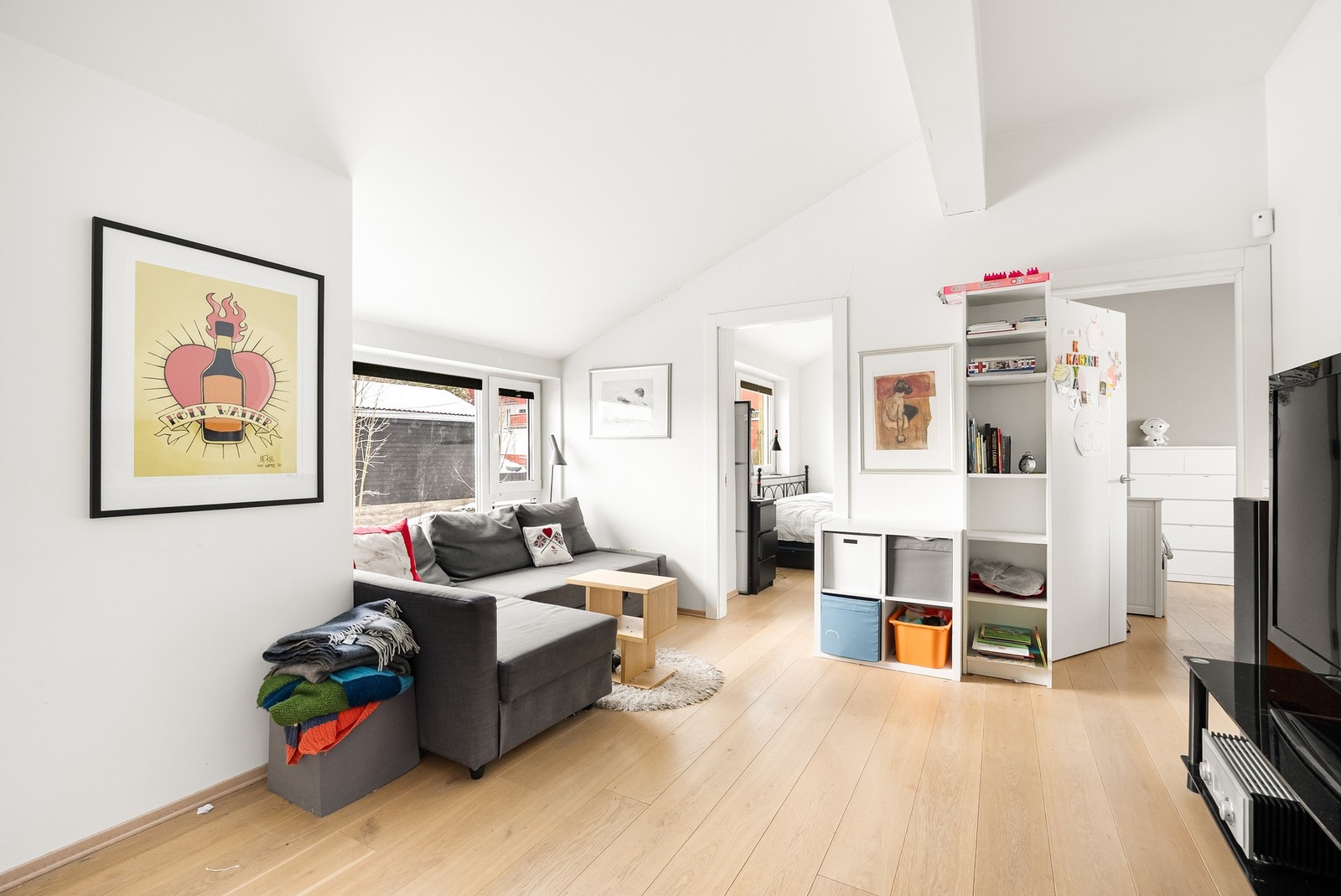 TV-stuen fungerer utmerket som et ekstra samlingssted for familien eller som en egen sone for barna. Galleribilde