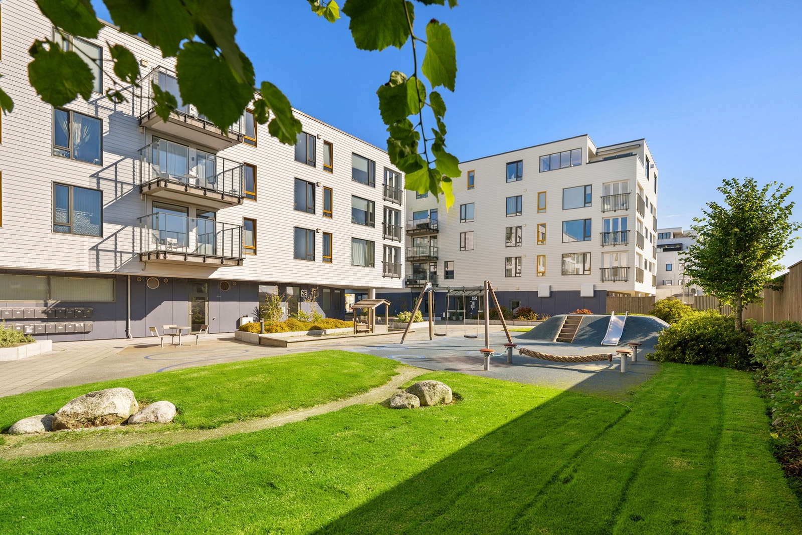 Leiligheten ligger midt i sentrum og har det meste innenfor kort avstand Galleribilde