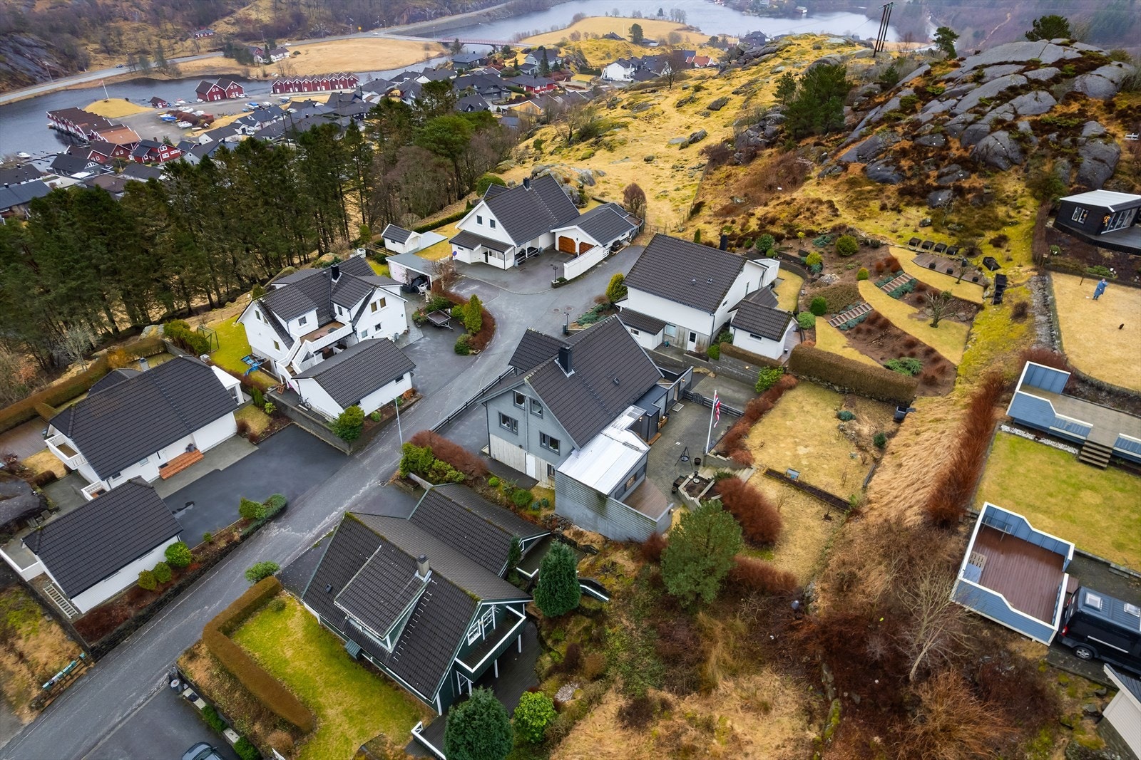 Med kort gangavstand til både barnehager, barneskoler og dagligvarebutikk, har du alt du trenger i hverdagen like i nærheten Galleribilde
